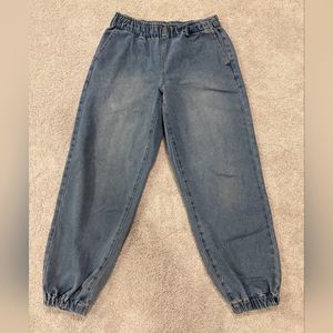 Forever 21 straight leg cuffed ankle women's jeans Size Medium elastic waist